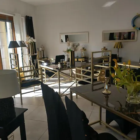 Üdülőpark Korab & *