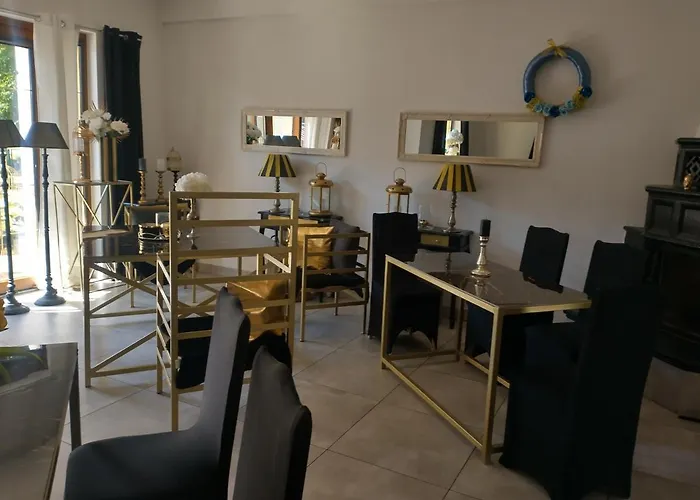 Korab & 홀리데이파크 *