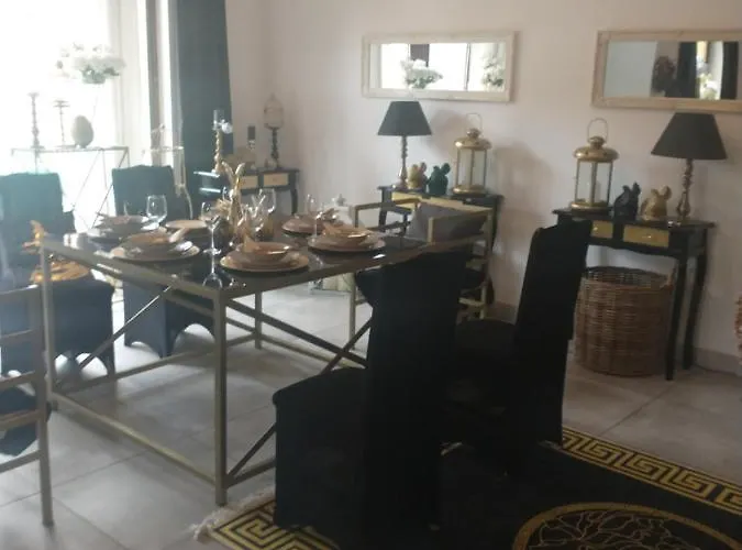 Korab & 홀리데이파크 *