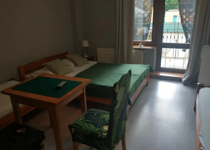 Korab & 홀리데이파크 *