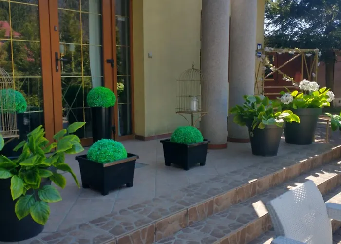 Korab & 홀리데이파크 *